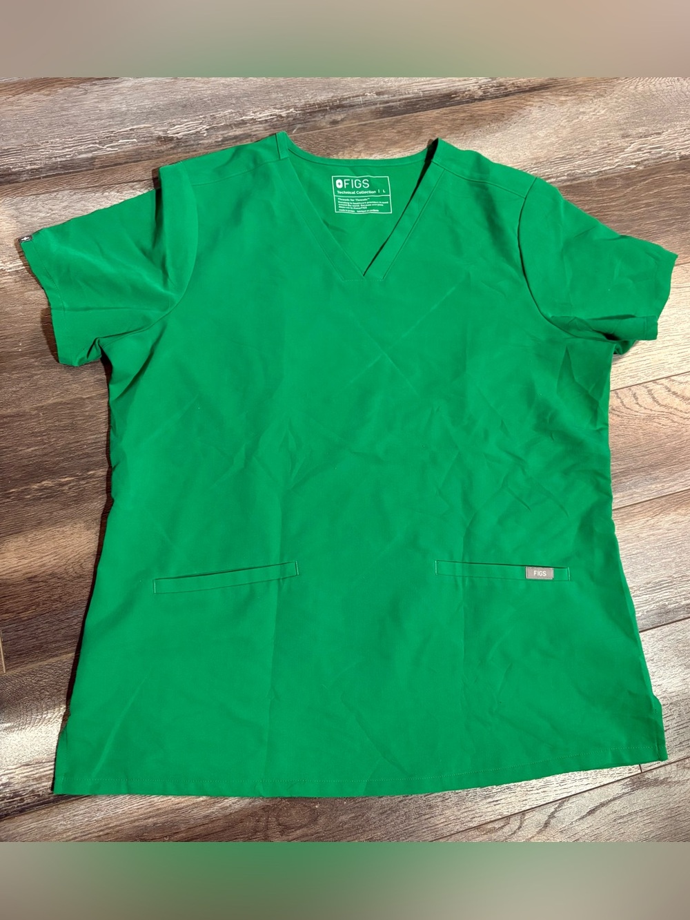 FIGS Casma Three-Pocket Scrub Top L